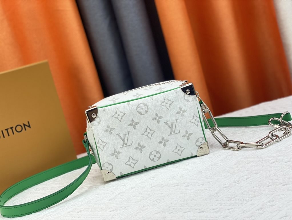 Upgraded Original Exclusive M80816 Green. YELLOW. White M44480 with new Louis Vuitton! signature printed on its vintage Monogram canvas and chunky chain, the mini soft trunk bag is part of Virgil Abra's everyday LV capsu