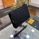 New  LOUIS VUITTON (Louis Vuitton)   the latest clutch bag Not only the bag type to do a good job, and the quality is also very fine, the use of imported cowhide embossed production, hardware supporting with a combinatio