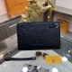 New  LOUIS VUITTON (Louis Vuitton)   the latest clutch bag Not only the bag type to do a good job, and the quality is also very fine, the use of imported cowhide embossed production, hardware supporting with a combinatio