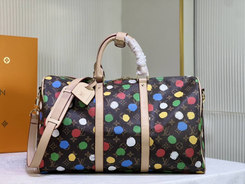 M46400 46377 41416 From the Louis Vuitton x Yayoi Kusama collaboration, the Louis Vuitton x Yayoi Kusama Keepall 45 travel bag celebrates the fusion of artistic creativity and craftsmanship with polka dots on Monogram Ec