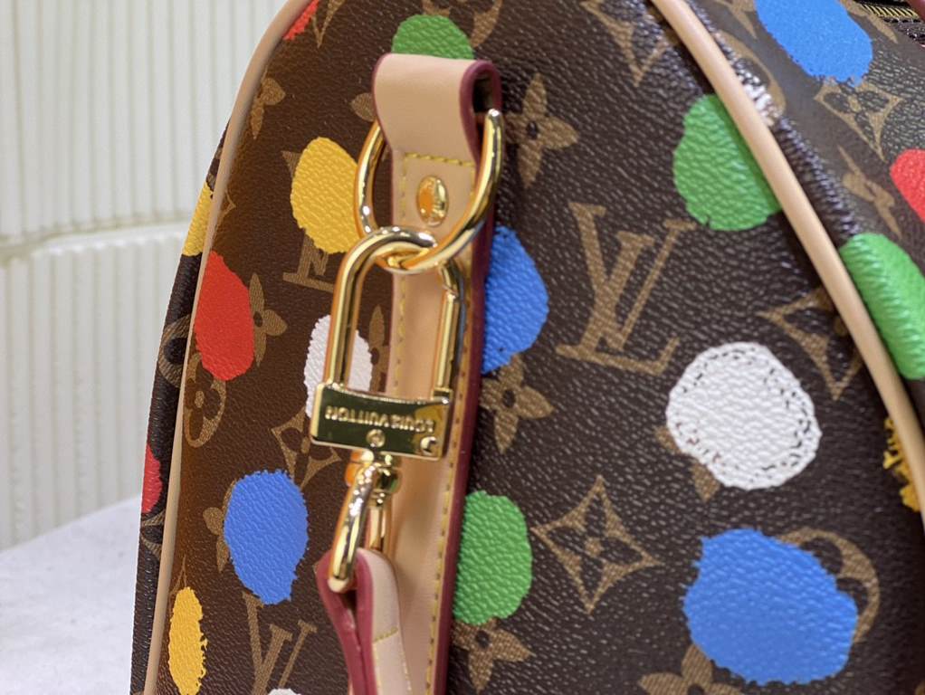 M46400 46377 41416 From the Louis Vuitton x Yayoi Kusama collaboration, the Louis Vuitton x Yayoi Kusama Keepall 45 travel bag celebrates the fusion of artistic creativity and craftsmanship with polka dots on Monogram Ec