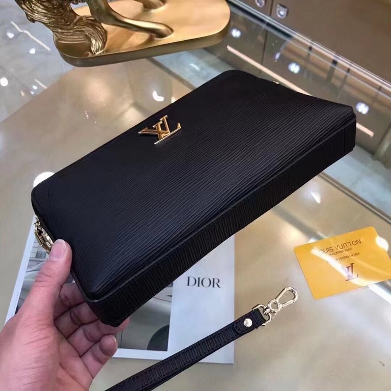 ￥ New  LOUIS VUITTON (Louis Vuitton) latest clutch bag Not only the bag type to do a good job, and the quality is also very fine, the use of imported buffalo leather, semi-stereotypes design, hardware supporting, simple 