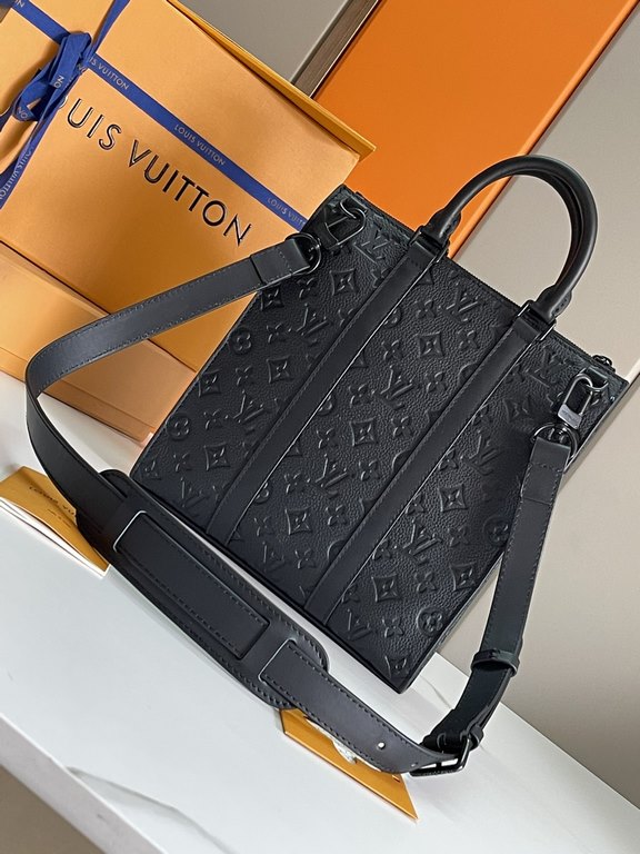 Top Original   Authentic Development, All Steel Hardware    The new Sac Plat Cross bag is based on Louis Vuitton's iconic Sac Plat handbag, featuring a gorgeous Taurillon leather blend with leather reinforcement straps a