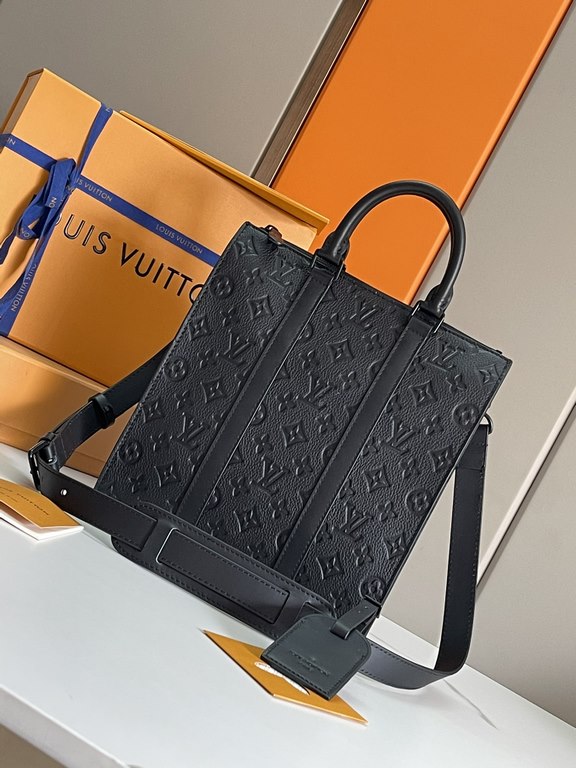 Top Original   Authentic Development, All Steel Hardware    The new Sac Plat Cross bag is based on Louis Vuitton's iconic Sac Plat handbag, featuring a gorgeous Taurillon leather blend with leather reinforcement straps a