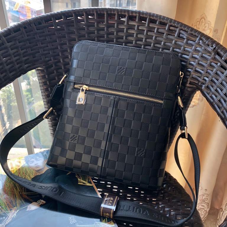 LV Louis Vuitton Overseas Traditional Unique Shoulder Bag   Original Purchase Beaten Version Fine Workmanship   Original Cowhide with   Original Hardware   Men's God Essentials Schedule Special face Successful men need m