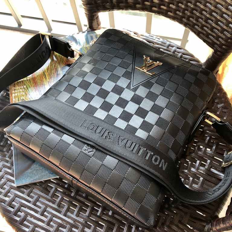 LV Louis Vuitton Overseas Traditional Unique Shoulder Bag   Original Purchase Beaten Version Fine Workmanship   Original Cowhide with   Original Hardware   Men's God Essentials Schedule Special face Successful men need m