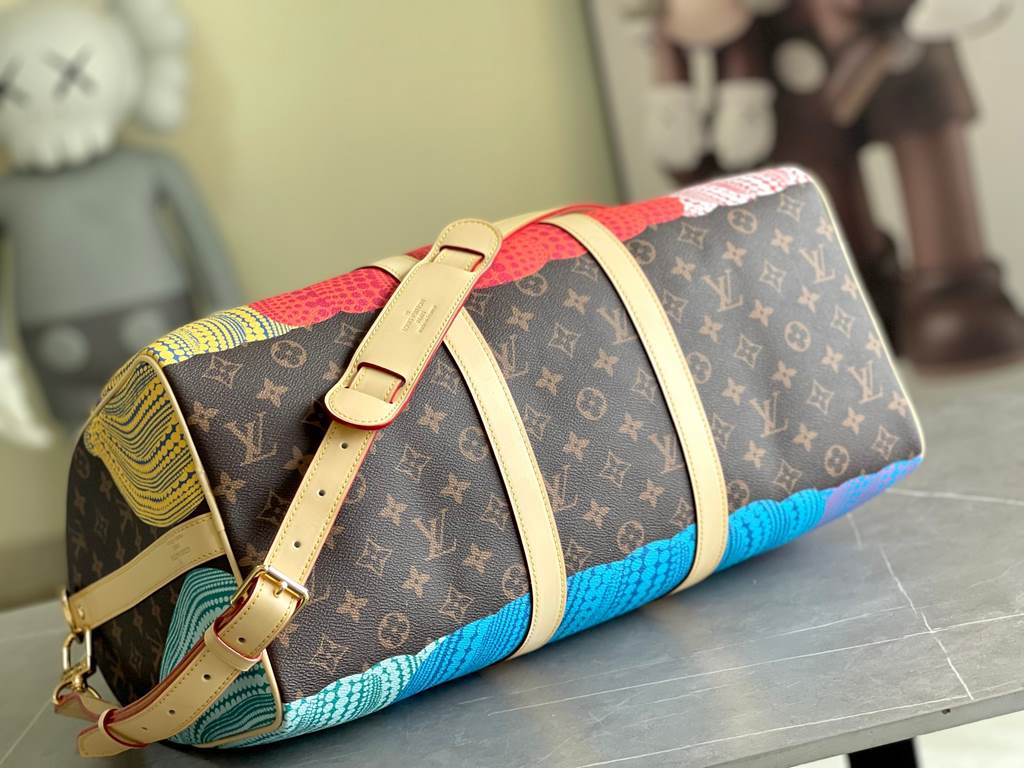 M46471, M46441 The hottest of the year, this Lv X YK Keepall 45 combines classic design with iconic details. Crafted from Damier Graphite canvas and sized for hand luggage. Featuring rounded leather handles and an adjust