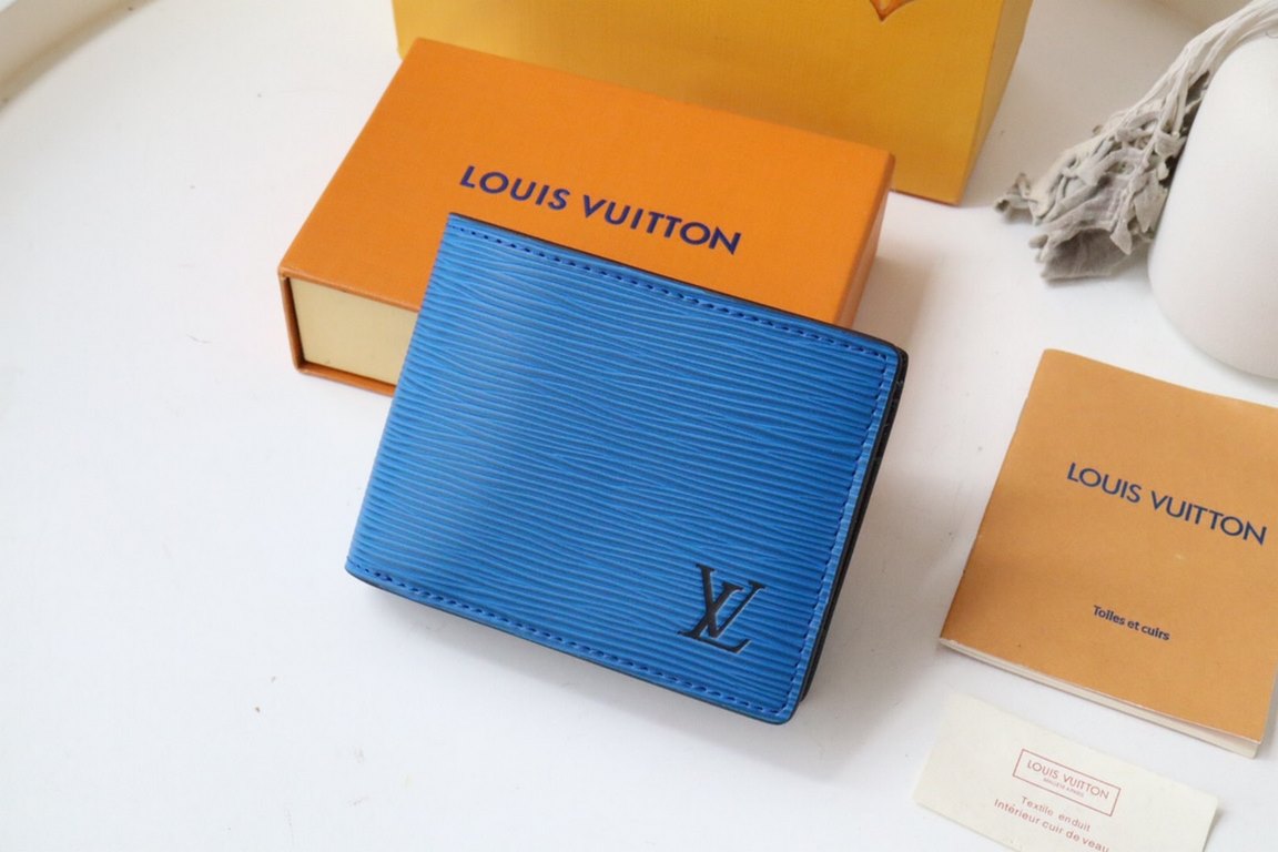 M80770MULTIPLE walletCrafted in soft Epi leather, this Multiple wallet is embellished with the discreet and chic LV Initials logo in the lower corner, giving it a sleek and modern look. Featuring multiple credit card slo