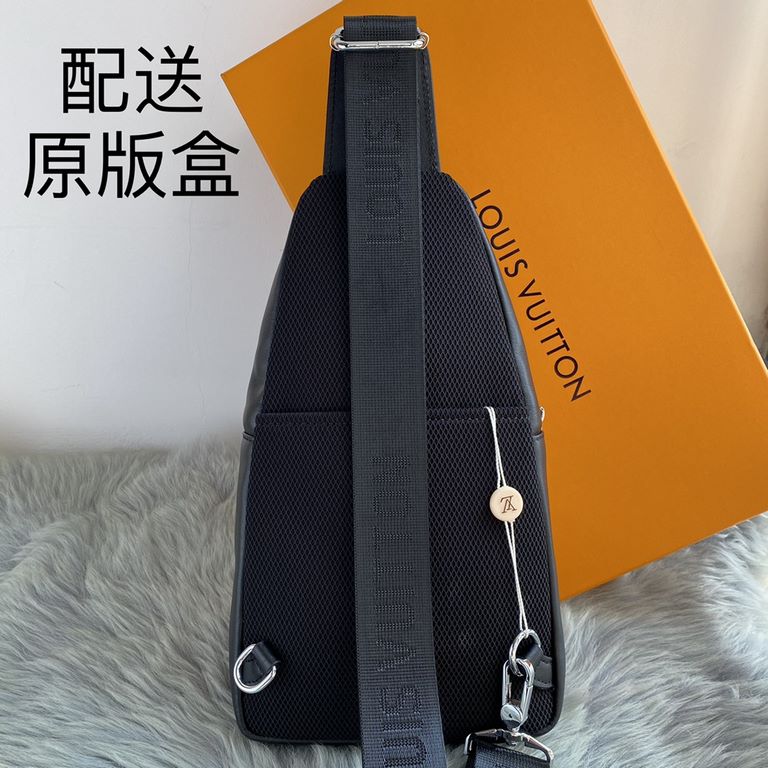 The latest style ＜LV＞ men's   chest bag   hot shipping   (physical photos   without adding any effect) original imported first layer cowhide   leather feel soft and comfortable   thoughtful design headphone cable drillin