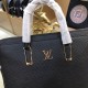 New  LOUIS VUITTON (Louis Vuitton)   the latest briefcase Not only the bag type to do a good job, but also the quality is very fine, the use of imported buffalo leather, semi-stereotypes design, hardware supporting the s