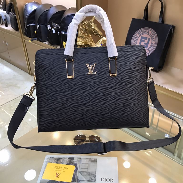 New  LOUIS VUITTON (Louis Vuitton)   the latest briefcase Not only the bag type to do a good job, but also the quality is very fine, the use of imported buffalo leather, semi-stereotypes design, hardware supporting the s