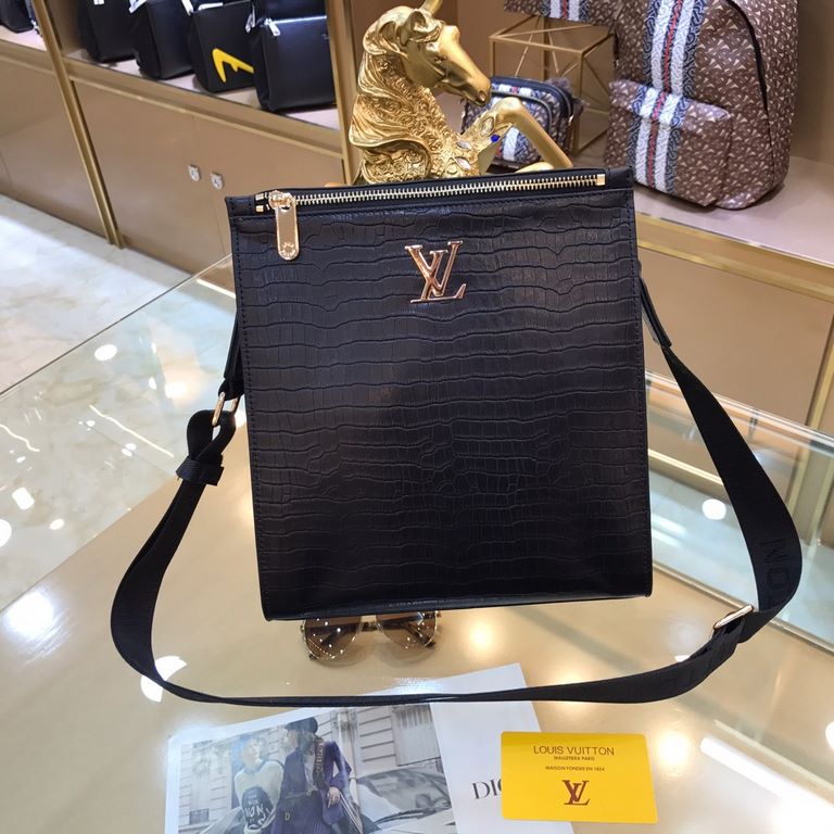 New  LOUIS VUITTON (Louis Vuitton)  2020 latest shoulder bag not only well done bag type, but also very fine quality, using imported crocodile pattern, semi-stereotypes design, hardware supporting, simple and generous st