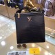 New  LOUIS VUITTON (Louis Vuitton)  2020 latest shoulder bag not only well done bag type, but also very fine quality, using imported crocodile pattern, semi-stereotypes design, hardware supporting, simple and generous st