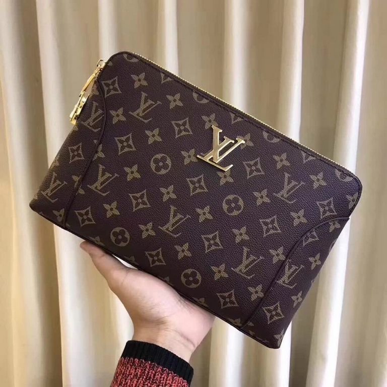 LV new men's handbag with combination lock   Italian imported cowhide   top goods,   steel hardware are brand LOGO, look at the gloss of the leather, look at the oil edge, look at the alignment, the highest quality in th