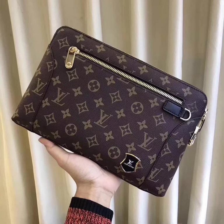 LV new men's handbag with combination lock   Italian imported cowhide   top goods,   steel hardware are brand LOGO, look at the gloss of the leather, look at the oil edge, look at the alignment, the highest quality in th