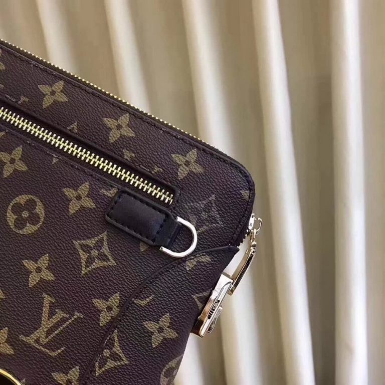 LV new men's handbag with combination lock   Italian imported cowhide   top goods,   steel hardware are brand LOGO, look at the gloss of the leather, look at the oil edge, look at the alignment, the highest quality in th