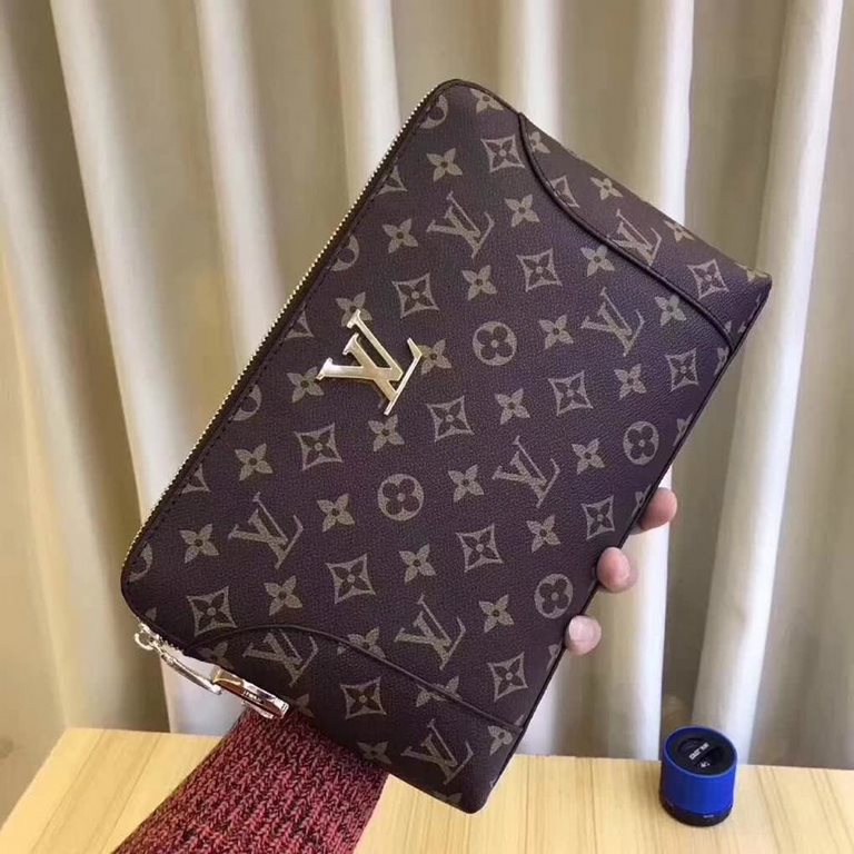 LV new men's handbag with combination lock   Italian imported cowhide   top goods,   steel hardware are brand LOGO, look at the gloss of the leather, look at the oil edge, look at the alignment, the highest quality in th