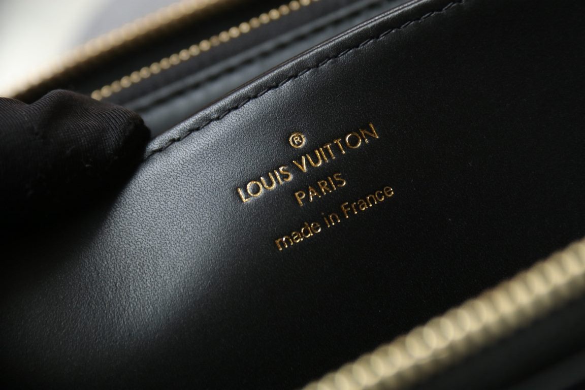 This Zipper WalletM81510Sewn in padded Monogram embossed lambskin, it complements the Coussin Leather Collection. Elegantly designed with a gold-tone zipper embellished with the LV Circle logo pull, the all-in-one wallet