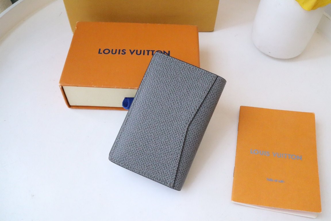 M81550Pocket walletCrafted in textured Taga leather, this pocket wallet is a classic Louis Vuitton compact. The wallet's understated color scheme and discreet LV initials logo at the bottom add an elegant touch, while th