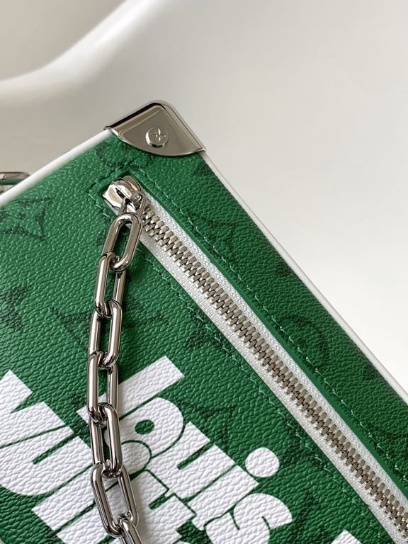 TOP ORIGINAL M80816 GREEN  This Mini Soft Trunk bag in vintage Monogram canvas features the new louis vuitton! logo, a nod to Virgil Abloh's fashion statement with the Everyday LV capsule collection for FallWinter 2021-2