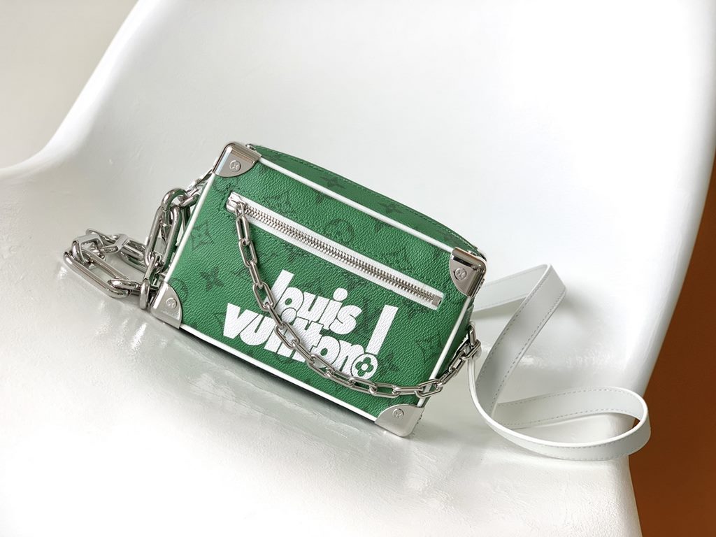 TOP ORIGINAL M80816 GREEN  This Mini Soft Trunk bag in vintage Monogram canvas features the new louis vuitton! logo, a nod to Virgil Abloh's fashion statement with the Everyday LV capsule collection for FallWinter 2021-2