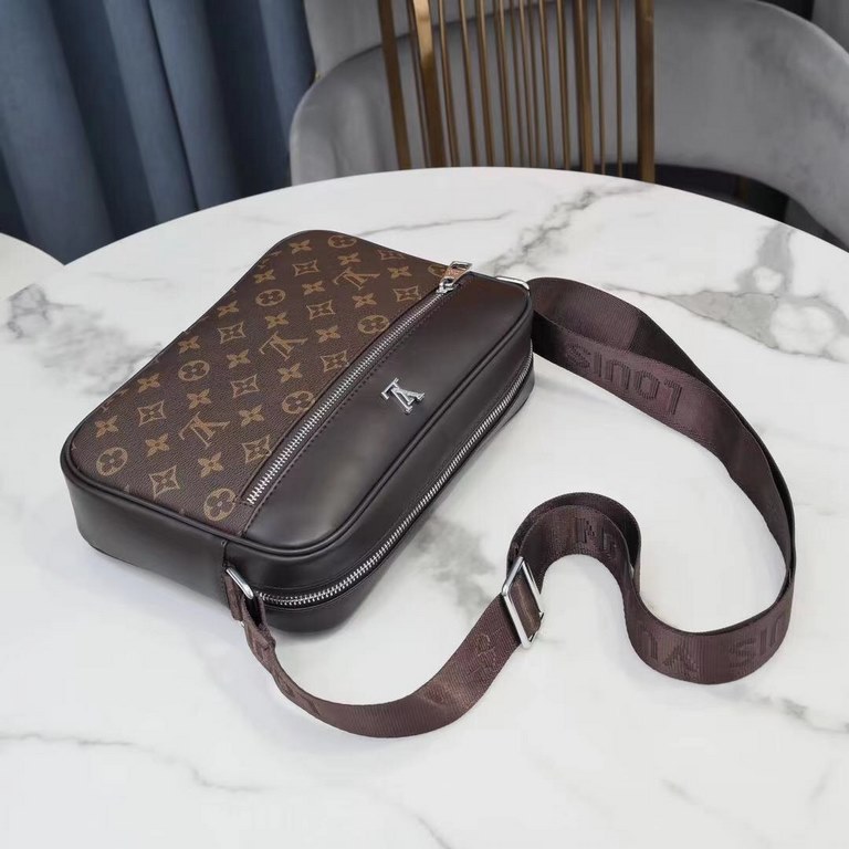 The latest models of Louis Vuitton counter genuine available [top original quality LV men's crossbody bagSize 27-19-7cmThe original factory production, must be fine   heavy gold playing version of the replica   original 