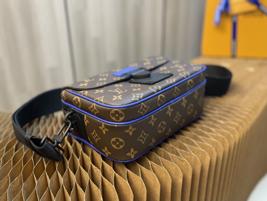 Top quality original [Exclusive photo Model No. M45863 】S Lock messenger bag is made of Monogram Macassar canvas, and the new closure is inspired by the suitcase closure designed by Georges Vuitton in 1886. A special fin