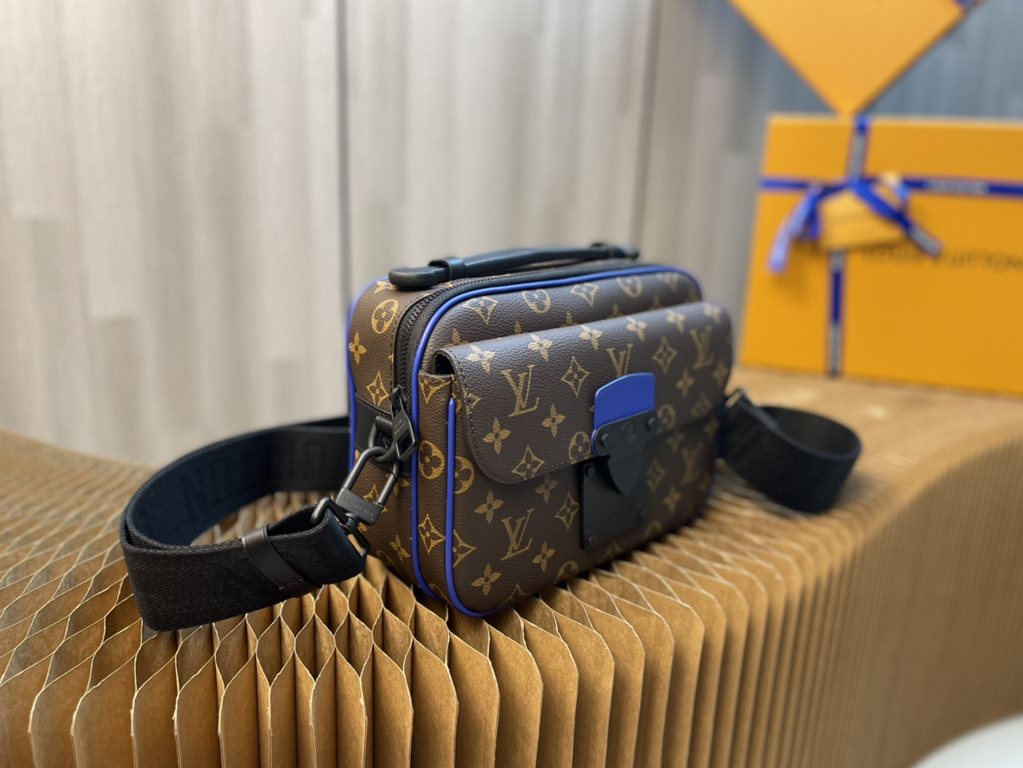 Top quality original [Exclusive photo Model No. M45863 】S Lock messenger bag is made of Monogram Macassar canvas, and the new closure is inspired by the suitcase closure designed by Georges Vuitton in 1886. A special fin