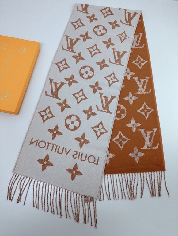 that   Simple letter combination2022 Counter New WoolSimply L's scarf amplifies the classic Monogram pattern across the entire width, illustrating the design heritage while brightening up the focus of everyday wear, with