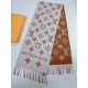 that   Simple letter combination2022 Counter New WoolSimply L's scarf amplifies the classic Monogram pattern across the entire width, illustrating the design heritage while brightening up the focus of everyday wear, with