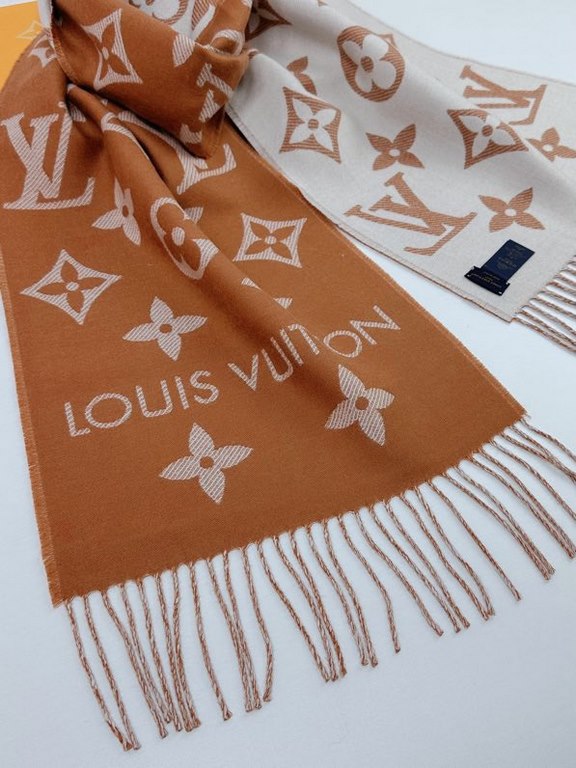 that   Simple letter combination2022 Counter New WoolSimply L's scarf amplifies the classic Monogram pattern across the entire width, illustrating the design heritage while brightening up the focus of everyday wear, with