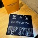 New  Louis Vuitton  [L Classic Monogram Long Scarf] Original 11 customization, the Simply LV scarf amplifies the classic Monogram motif across the entire width, illustrating Louis Vuitton's design heritage while brighten