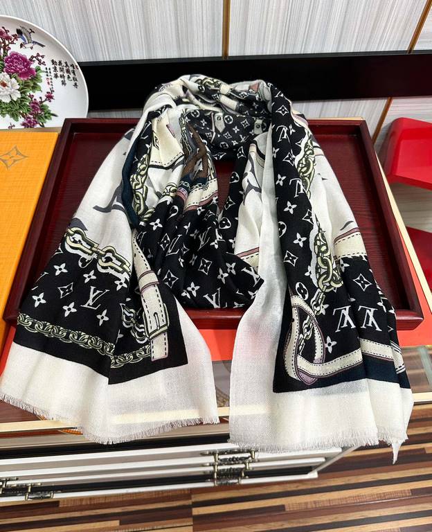 New 2024 LV [300 cashmere long scarf] physical genuinely beautiful   shawl with print   regardless of the design of the airbrush are very in place   details are visible   the entire scarf gives people a big brand aura at