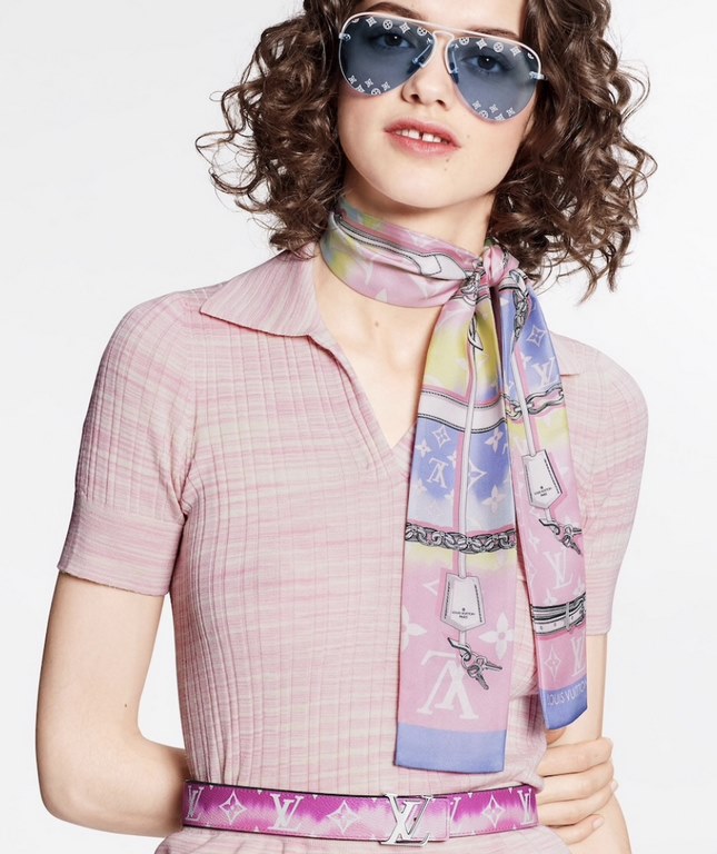 PLV2015 lv [Escale Confidential] updo with new! Crafted from tie-dye drawing on Japanese dyeing techniques, it features the brand's classic English lettering for a youthful look. The Monogram pattern is printed all over,