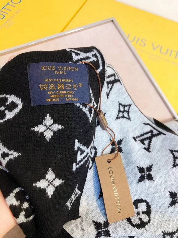 LV Louis Vuitton Men's Wool Knit Super weight   any man can handle, whether it is a man's suit or casual wear, are surrounded by very handsome and calm, get the hand will definitely feel super value   absolutely unexpect