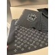 LV Swallow Donkey's newest scarf classic mascot redesigned properly versatile models, eye-catching logo design classic black and gray color scheme really do not look too good 100% wool feel simply fine yarn weaving surfa