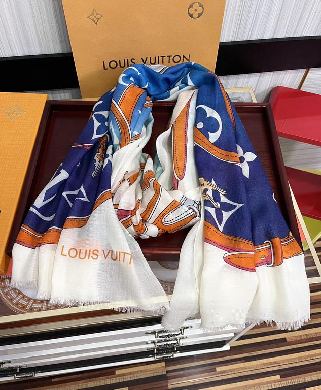 New LV 2024 latest models   top design is too beautiful, truly awesome   [double-sided ring velvet long scarf]    physical genuinely beautiful   shawl with prints      regardless of the design of the airbrush are very in