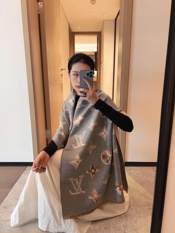 Big brand intellectual chic   deeply convinced by LV. LV's latest design, very practical and good with the four seasons must have   old flowers really have magic it ~ always and forever let a person feel very good-lookin