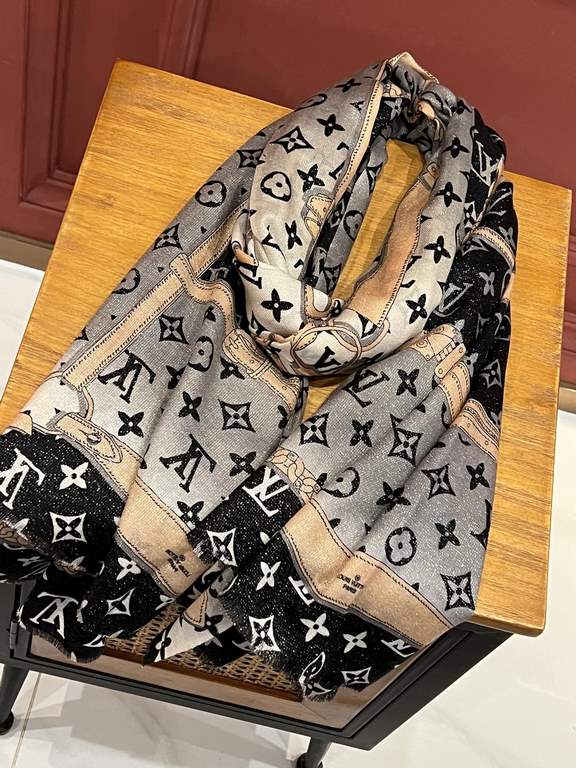 Will glow bright scarf 2023 spring new limited series popping to la LV original single authentic. Early fall staple models. Wear Le Tout Paris long scarf LV bags and the bottom of the logo rich details, more feminine cha