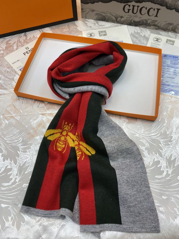 (Gucci) super in the center of the very stable    our men's scarves and buy and cherish ~ ~ ~ men's models are really very few, a year is only a few models, are export orders so it is more difficult to meet. Men's things