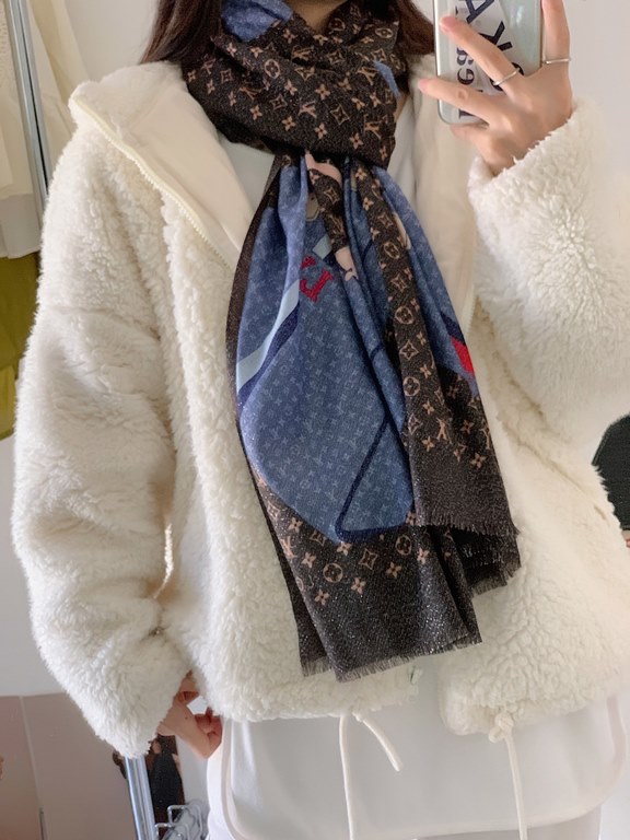 Will glow bright scarf 2023 spring new limited series popping to la LV original single authentic. Early fall staple models. Wear Le Tout Paris long scarf LV bags and the bottom of the logo rich details, more feminine cha