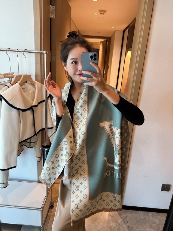 [  can be trusted with a premium chic look!!!! The quality is super awesome, this price is truly super value to home! ! LV another fall and winter section of the scarf, the old flower is LV's most fashionable design! The