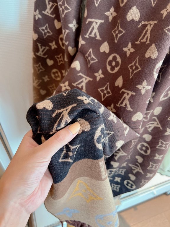 LV [RISING CONFIDENTIAL BB BANDEAU   The classic Monogram love series has been the donkey's home staple, every year will come out with a small change, this that is the Monogram version! Gradient color matching is too goo