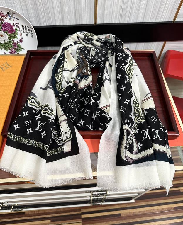 New 2024 LV [300 cashmere long scarf] physical genuinely beautiful   shawl with print   regardless of the design of the airbrush are very in place   details are visible   the entire scarf gives people a big brand aura at