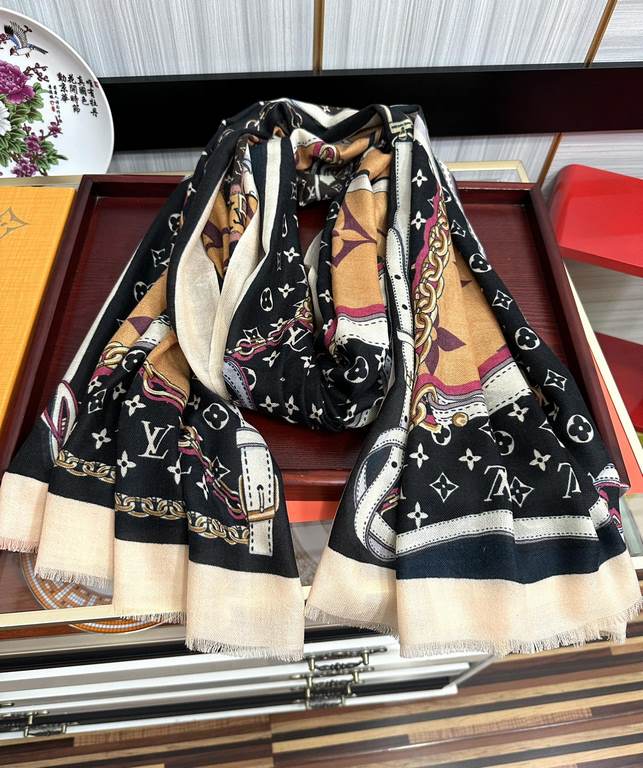 New 2024 LV [300 cashmere long scarf] physical genuinely beautiful   shawl with print   regardless of the design of the airbrush are very in place   details are visible   the entire scarf gives people a big brand aura at