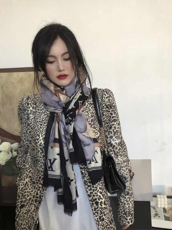 New on   really praise   donkey home new [L floral long scarf], convergence of Louis Vuitton elements Monogram flowers, LV letters, gradient color with cashmere fabric gorgeous texture, and ready-to-wear and accessories 