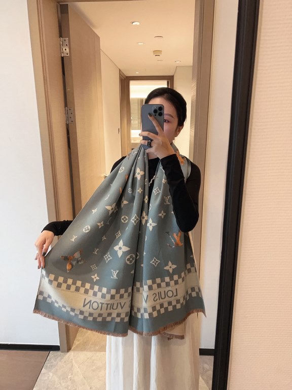 Original single authentic , LV counter new, foreign counter special. Scarf shawl, luxury atmosphere small qualifications   exquisite all the beautiful language used in it is not too much, the fashion mirror badge skillfu