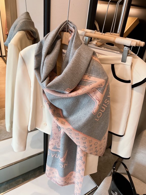 You can trust the high fashion sense!!!] The quality is super awesome, this price is truly super value for money! LV another fall and winter models scarf, old flower is LV's most fashionable design! The special thing abo