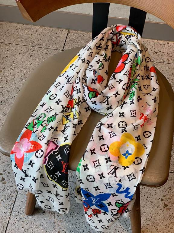 Elegant and noble Baby-like soft touch   synchronized counter [colorful appliqués] cashmere long scarf   clever use of the LV emblem pattern to create an eye-catching and bright look and feel, with a variety of color blo