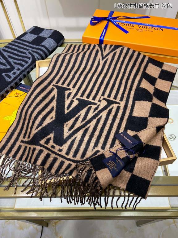 New   Counter synchronization   Donkey's new [L Stripe Checkerboard Scarf] unisex, the LV Graphical Scarf is a striking stripe with the classic Damier pattern and oversized LV letters, and a rustic tasseled trim. The sof